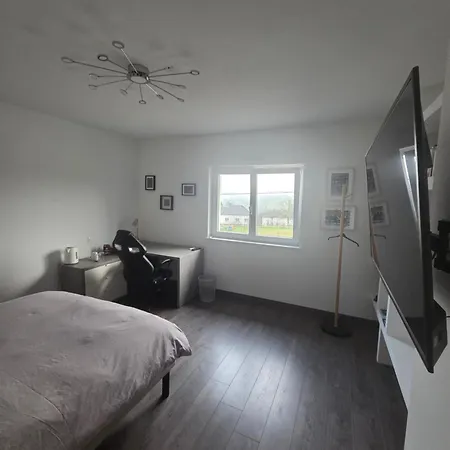 Belle Lumineuse Avec Bureau Dans Maison Spatieuse Homestay *