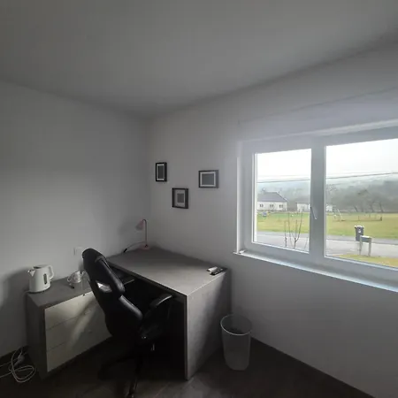 Belle Lumineuse Avec Bureau Dans Maison Spatieuse Homestay