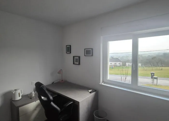 Belle Lumineuse Avec Bureau Dans Maison Spatieuse Homestay